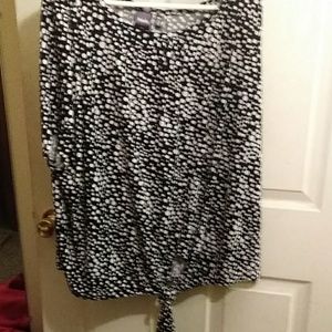 Short sleeve black &white polka dot